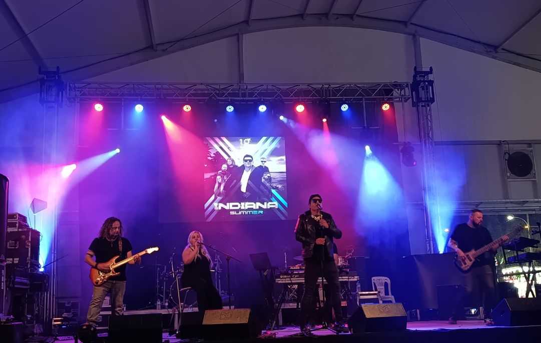Grupo Indiana dando un concierto